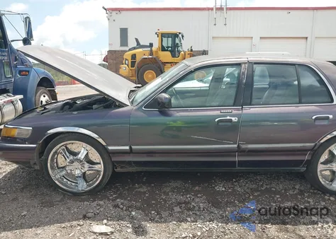 1992 Mercury Grand Marquis Ls z USA, uszkodzony, nr VIN 2MECM75W5NX718173